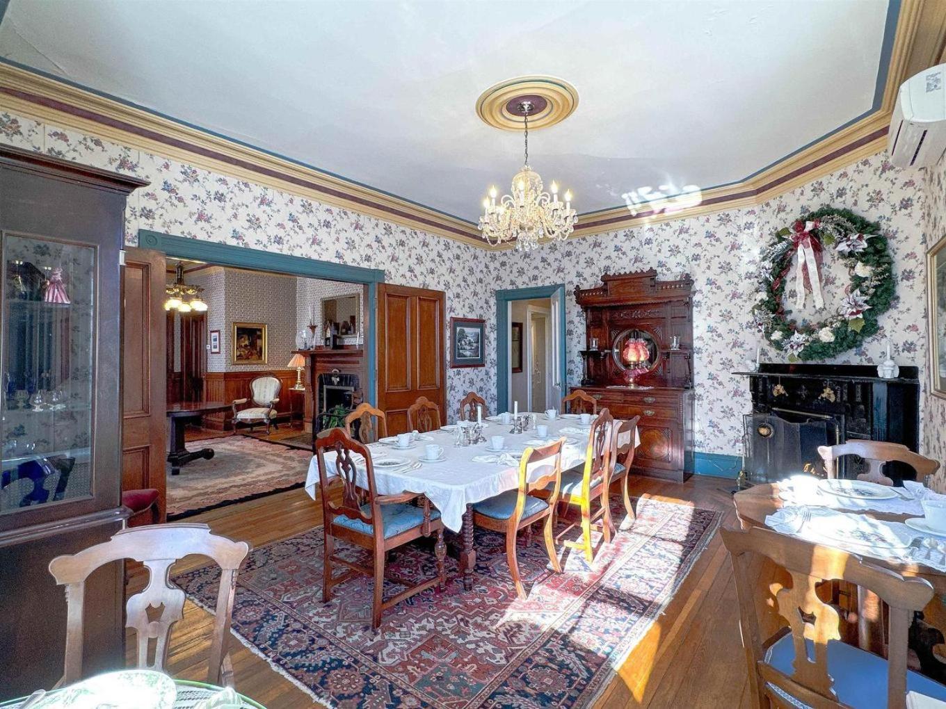 Elmwood Heritage Inn Шарлъттаун Екстериор снимка