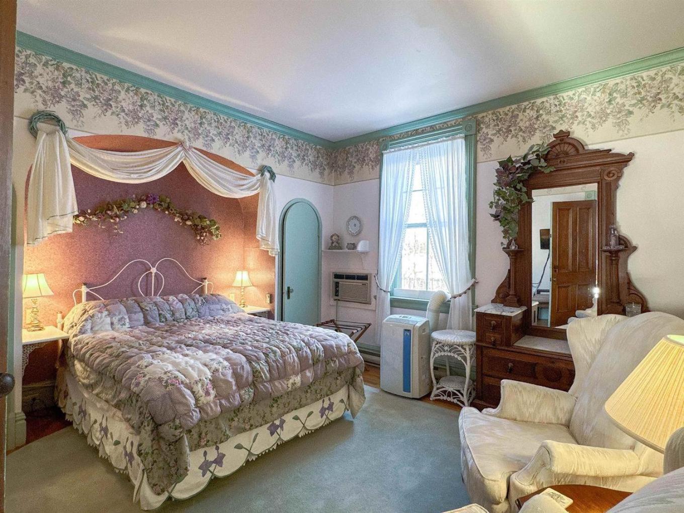 Elmwood Heritage Inn Шарлъттаун Екстериор снимка