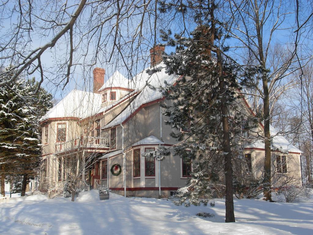 Elmwood Heritage Inn Шарлъттаун Екстериор снимка